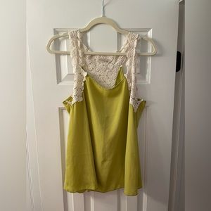 Tea and Rose Woman’s Green size Large tank top! 🍀